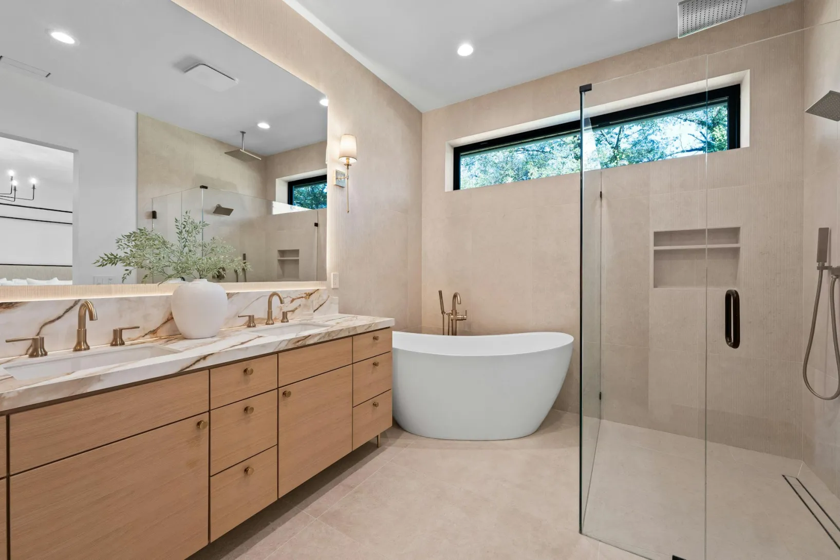 Walk-In Showers vs. Tubs: Which Is Right for Your Bathroom Remodel?